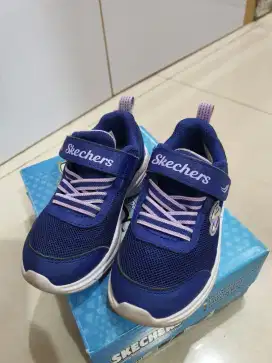 Sepatu anak skechers ukuran 24