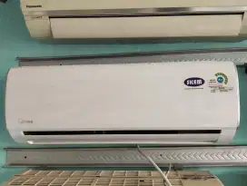Jual AC Midea 1/2 PK, 350 Watt, baru 1minggu