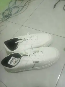 JUAL SEPATU BARU