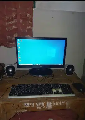 Dijual cepat monitor lg 19 inch beserta keyboar,mouse dan speaker