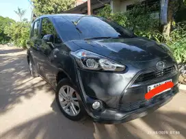 Mobil Sienta Low KM bebas tabrak Banjir