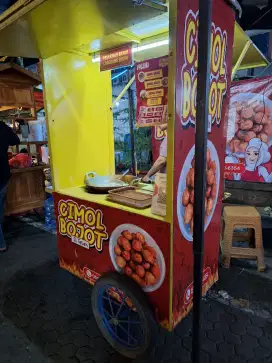 Dibutuhkan 1 karyawan untuk usaha gerobakan dipinggir jalan