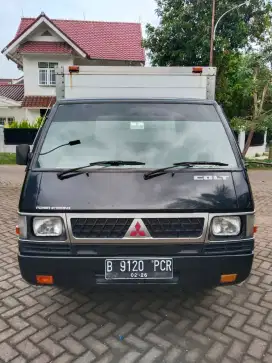 Mobil box L300 mesin disel