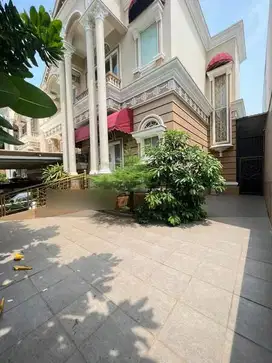 RUMAH GOLD COAST UK 15x30 TIPE CLASIC,SEMI FURNISH,LANTAI MARMER,2,5 L