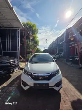 Jazz Rs 2021 warna putih