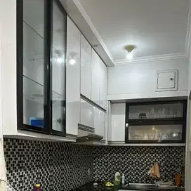Apart siap huni,renov,3 BR,lantai rendah,pool,Furnished,Kelapa Gading