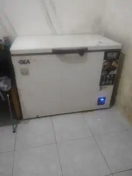 Frezer merek gea