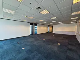 Sewa Kantor Menara Prima 300 sqm Partisi Unit Rapi
