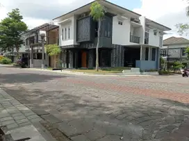 Jual rumah dalam perumahan jl palagan km 10 sariharjo ngaglik sleman