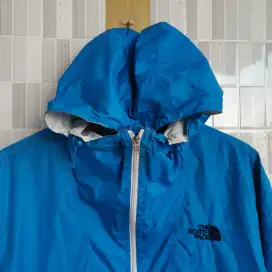 764. JAKET WIND BREAKER TNF WARNA BIRU MERAH SIZE XL  PRELOVED
