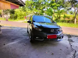 Mobilio Abu abu Tipe Rs.1.5 2018