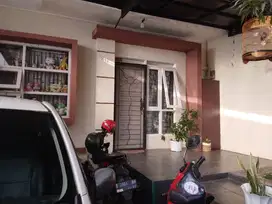 Di jual rumah bangunan Bagus terawat lokasi green valley 