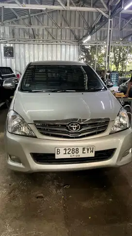 Toyota Kijang Innova 2011 Bensin