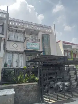 Rumah Lux 3 lantai bagus terawat siap huni di kota Bandung