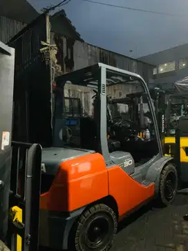 READY FORKLIFT TOYOTA 8FD30 3 TON MAST STD 3 METER LANGSUNG PEMILIK