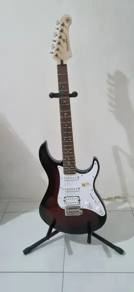 Gitar Elektrik Yamaha Pacifica PAC112J