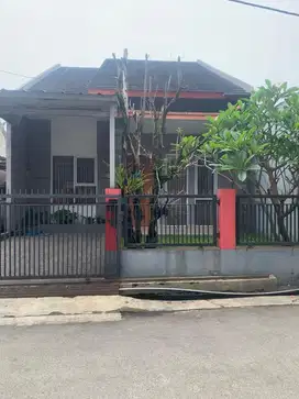 Disewakan rumah d jalan utama