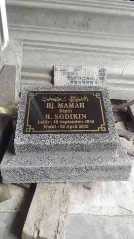 Batu nisan dan prasasti