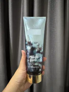 VICTORIA SECRET - Body Lotion Preloved Midnight Sparks
