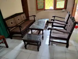Kursi tamu ukir