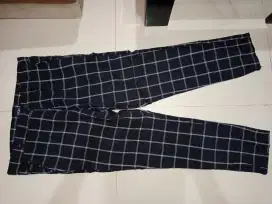 Di jual celana tartan merek DGM