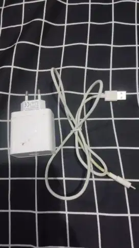 Charger type c (33 watt) dan bonus softcase infinix