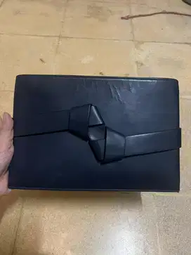 Tas tangan selempang charles & keith