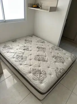 Matras dan ranjang
