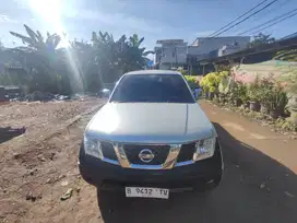 DI JUAL NISSAN NAVARA 4X4 MATIC DOUBLE CABIN SOLAR