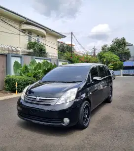 Toyota ISIS 1.8 2006 AT