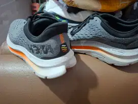 SEPATU HOKA ONEONE