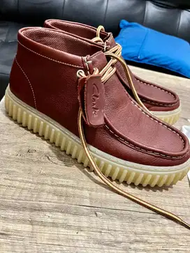 Sepatu Clarks Torhil Hi Brown size 41
