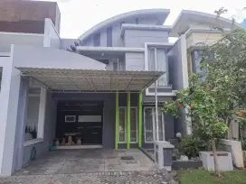 *Dijual Cepat*


*Rumah 2 lantai di Royal Residence*