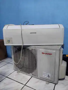 Dijual cepat AC sharp 1/2 pk