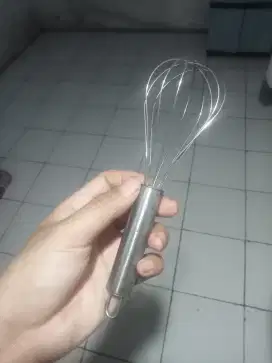 Alat kocok telur dan adonan