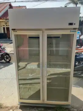 Lemari pendingin minuman