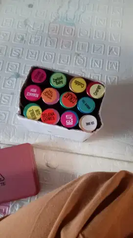 Alat kosmetik wanita