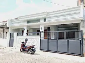 Rumah Cantik Style Semi Klasik  Modern Di Cluster One Gate Gentan  SKH