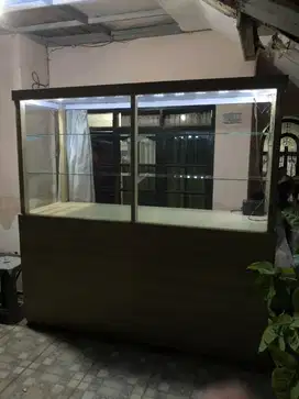 Etalase kayu untuk jual masakan