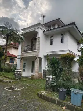 Villa Mewah Murah Suasana Asri