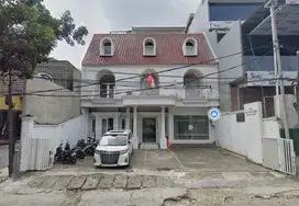 Gedung 4 Lantai Disewakan di Gandaria 1