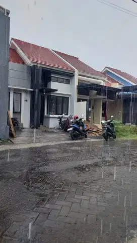 RUMAH MINIMALIS , STRATEGIS , SIAP HUNI DI SEMARANG TIMUR