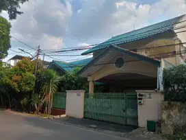 RUMAH KLASIK SIAP HUNI DALAM KOMPLEK DEKAT TOL CILANDAK ANDARA