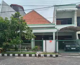 RUMAH LAMA MANYAR BAGUS TERAWAT SIAP HUNI. RPW JALAN 3 MOBIL.
