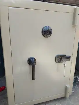 Jual murah Brankas untuk keamanan dokumen penting anda