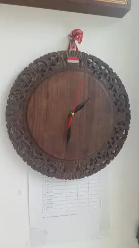 Jam dinding ukiran kayu jati