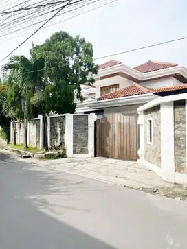 Rumah Modern 2 Lantai di Cilandak Unfurnished