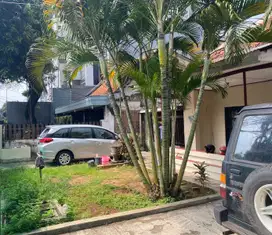 Rumah tua hitung tanah di pejompongan benhil Pinggir jalan raya