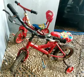 2 Buah Sepeda Anak Bekas. Untuk Anak Belajar Naik Sepeda.