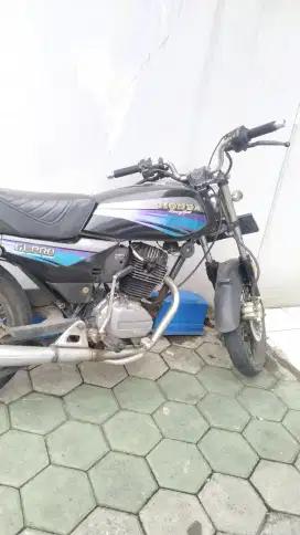 GL PRO 155 CC, BLACK ENGINE